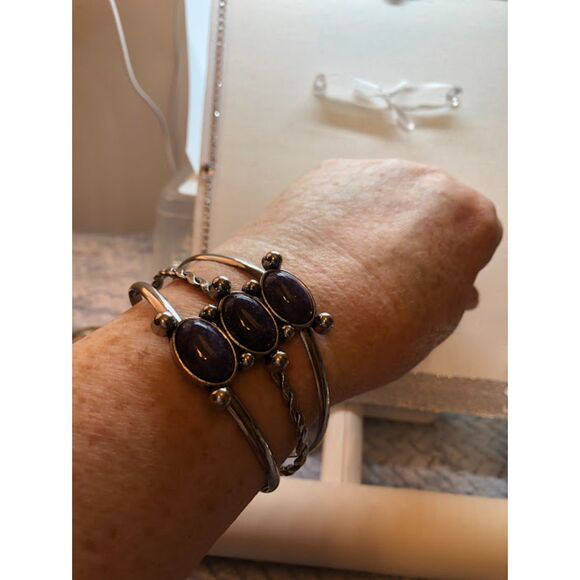 Silver layered cuff bracelet with amethyst stones - Picture 7 of 7